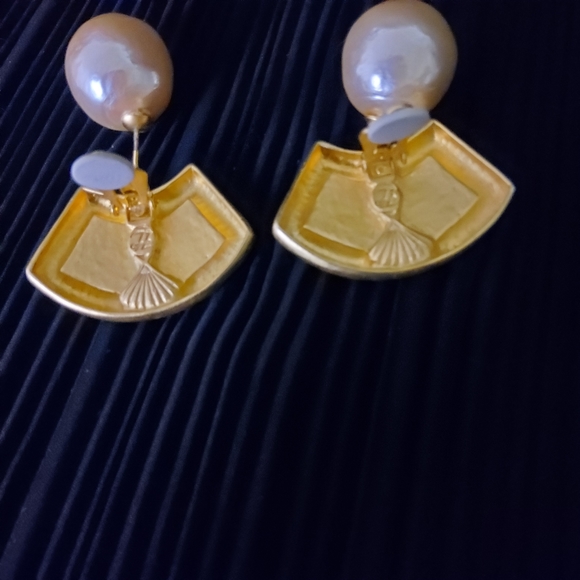 Earring - Picture 6 of 7